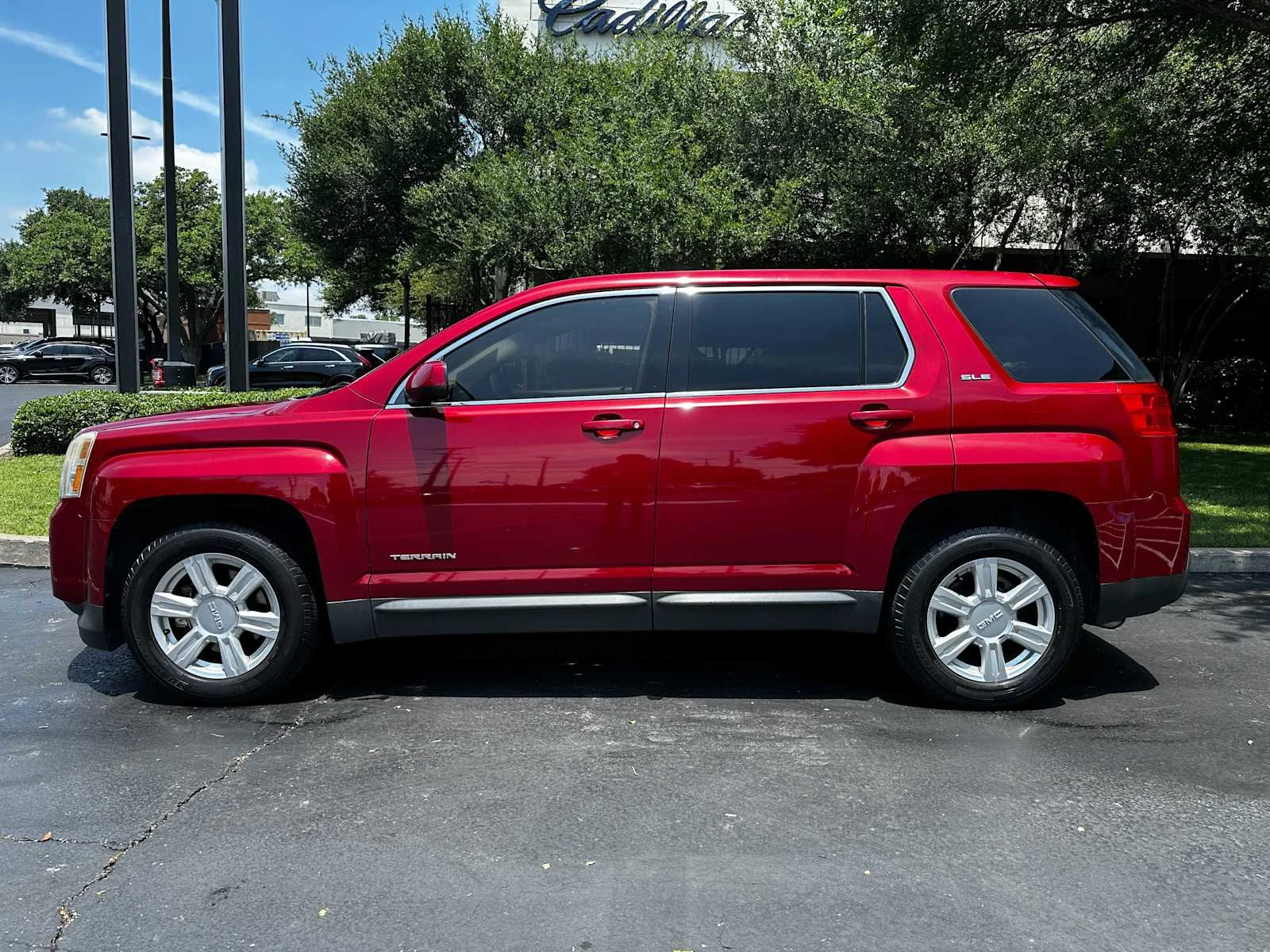 Used 2015 CRYSTAL RED TINTCOAT GMC SLE image 5