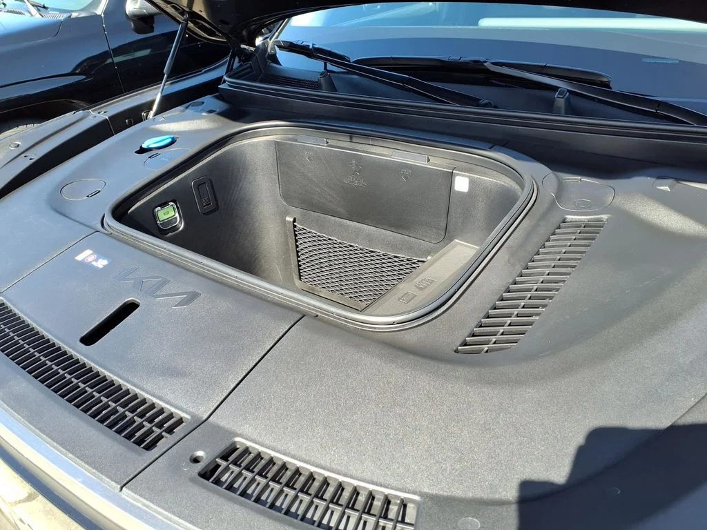 New 2026 Ebony Black Kia Light Long Range RWD image 25
