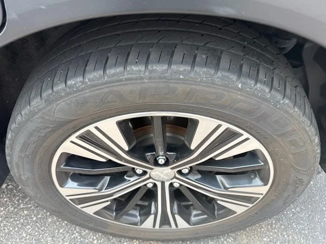 Used 2018 Tarmac Black Metallic Mitsubishi SE image 19