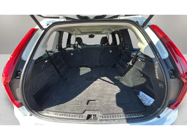 Used 2022 White Volvo T8 Inscription 7 Passenger image 32