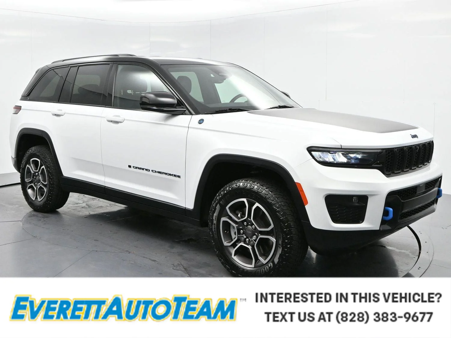 Used 2022 Bright White Clearcoat Jeep Trailhawk image 1