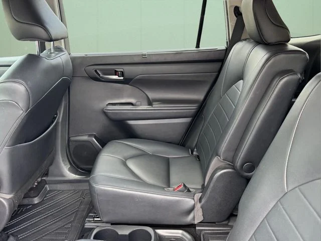 Used 2020 Blue Toyota XLE image 8
