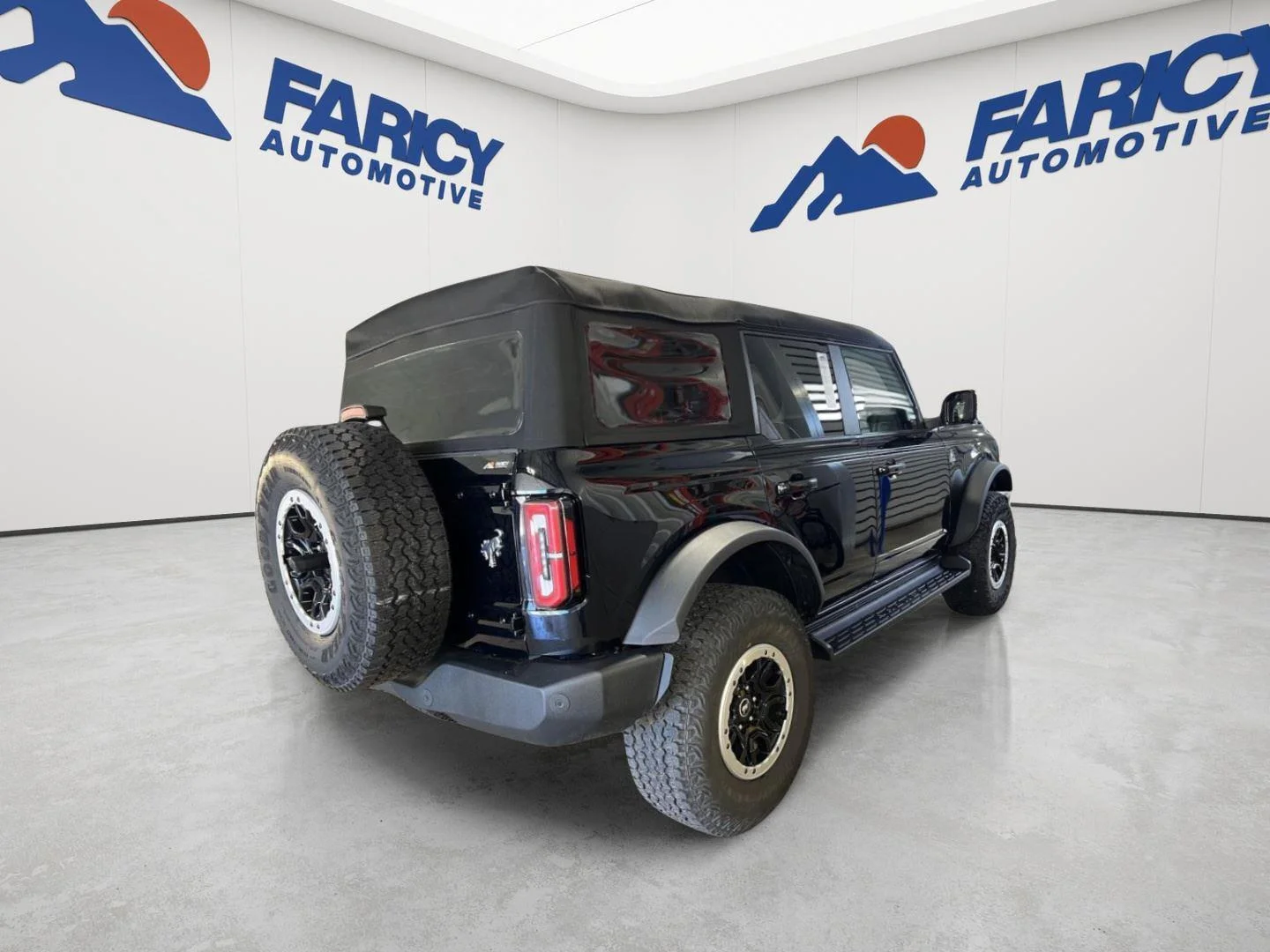 Used 2025 Shadow Black Ford Outer Banks image 4