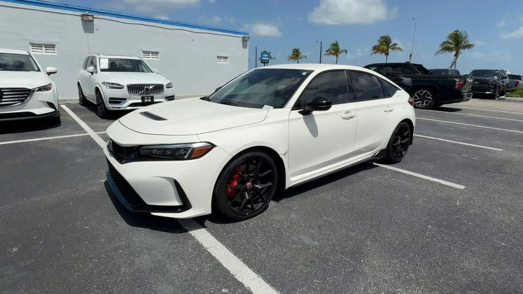 Used 2025 White Honda  image 4