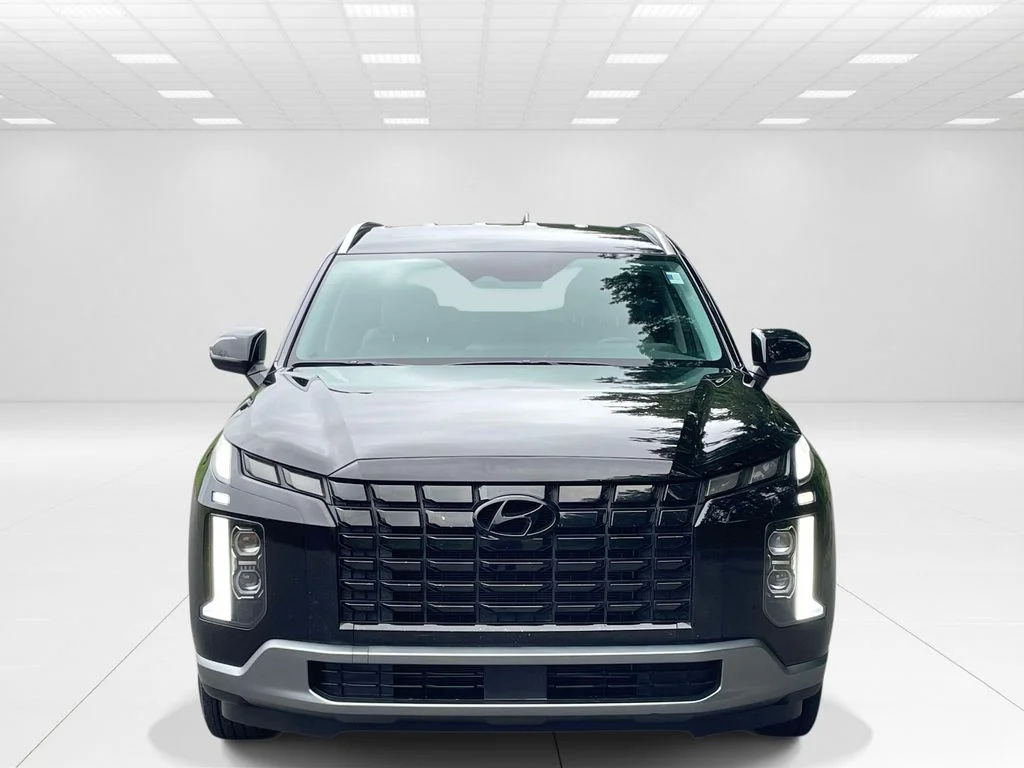 Used 2025 Black Hyundai SEL image 2