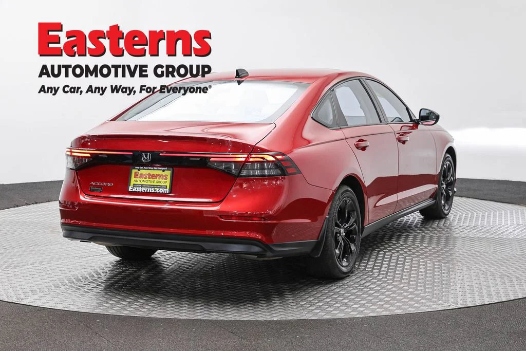 Used 2025 Red Honda SE image 5