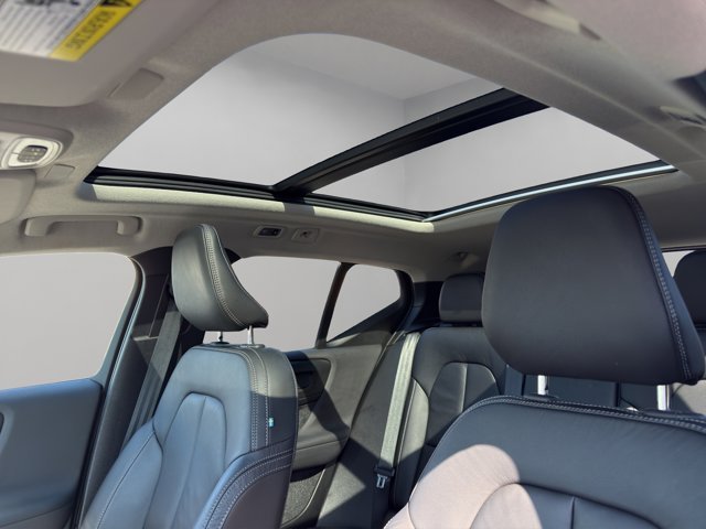 Used 2022 Black Volvo Inscription image 23