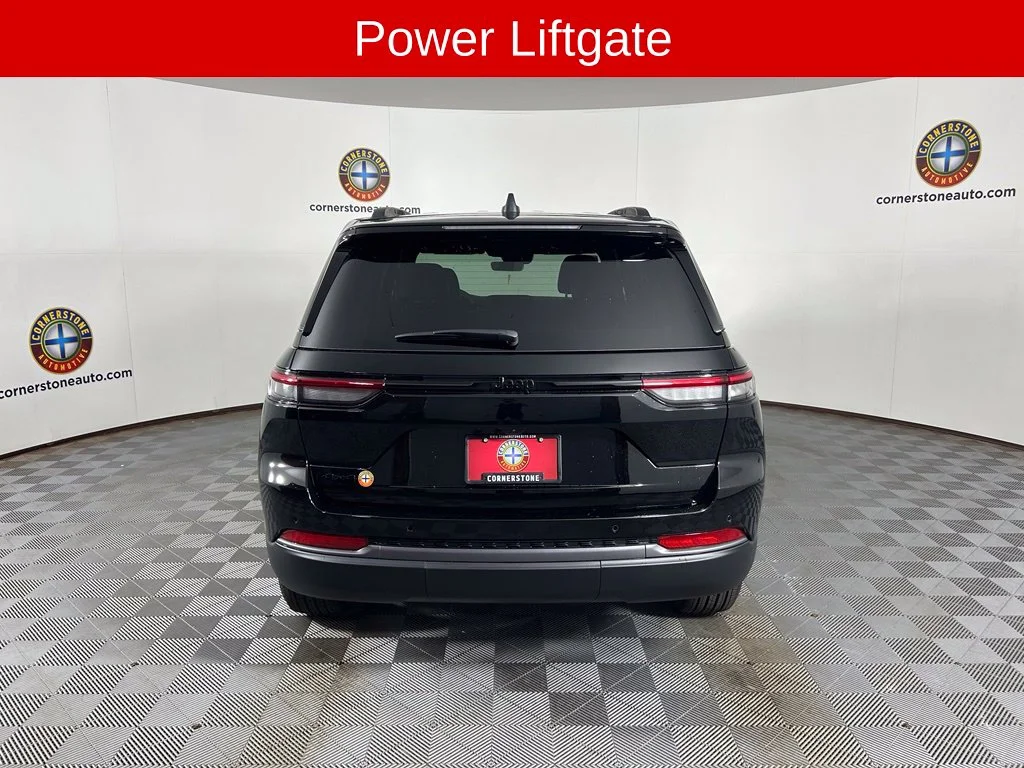 New 2026 Diamond Black Crystal Pearl-Coat Exterior Paint Jeep Altitude image 17
