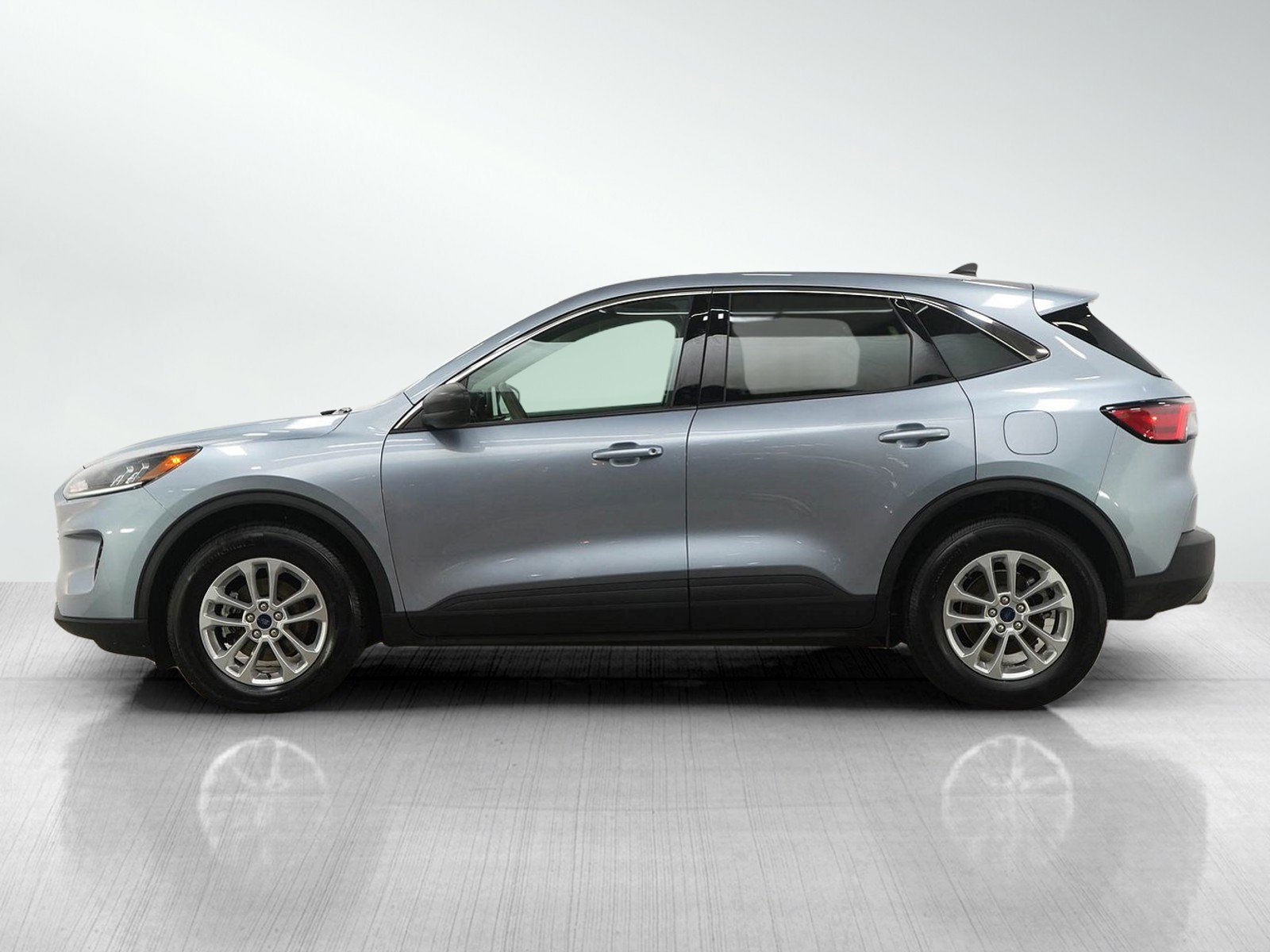 Used 2022 Ford Escape SE with VIN 1FMCU9G64NUA05505 for sale in Burnsville, Minnesota