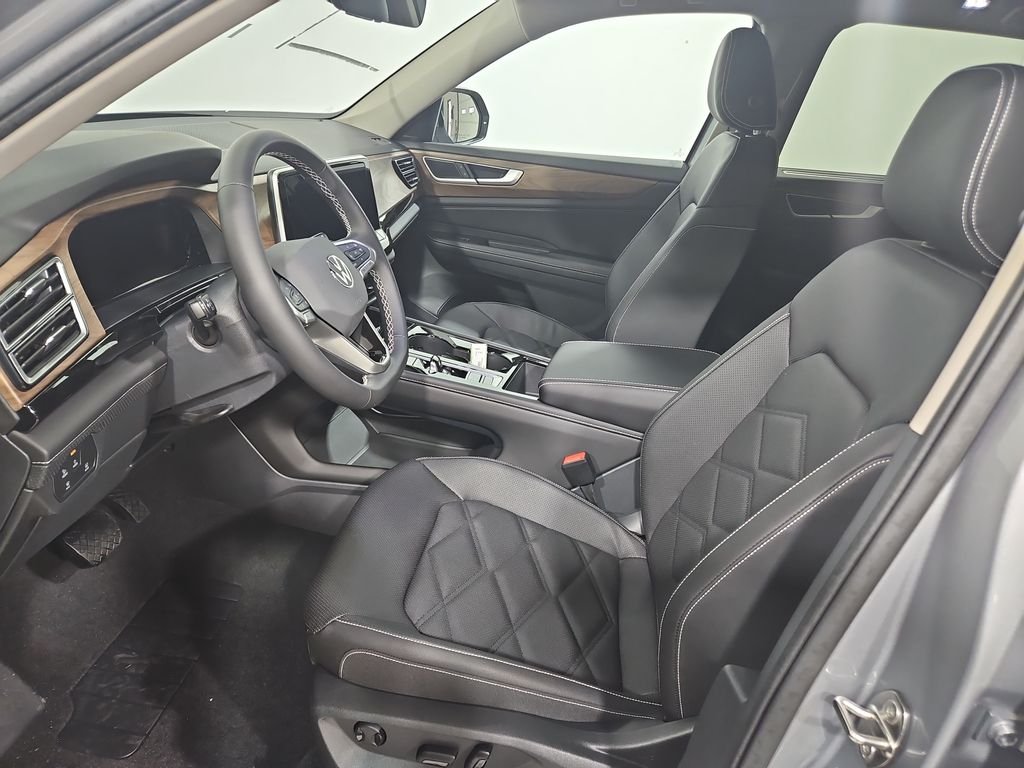 New 2026 Silver Volkswagen SE w/Technology image 9