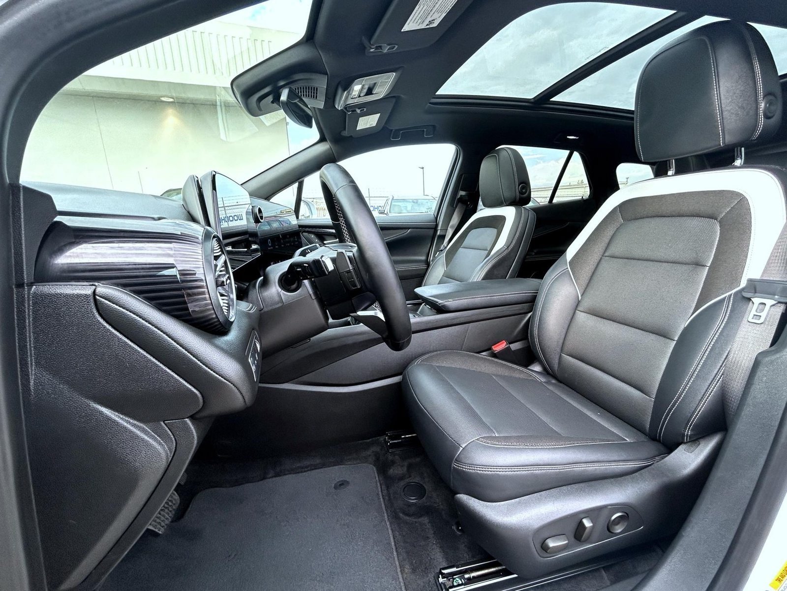 2024 Chevrolet Blazer EV LT - Photo 11