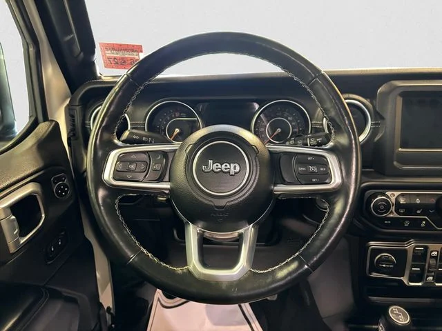 Used 2021 White Jeep Unlimited Sahara image 13