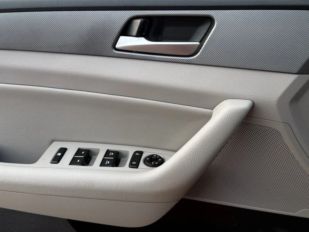 Used 2019 Red Hyundai SEL image 25