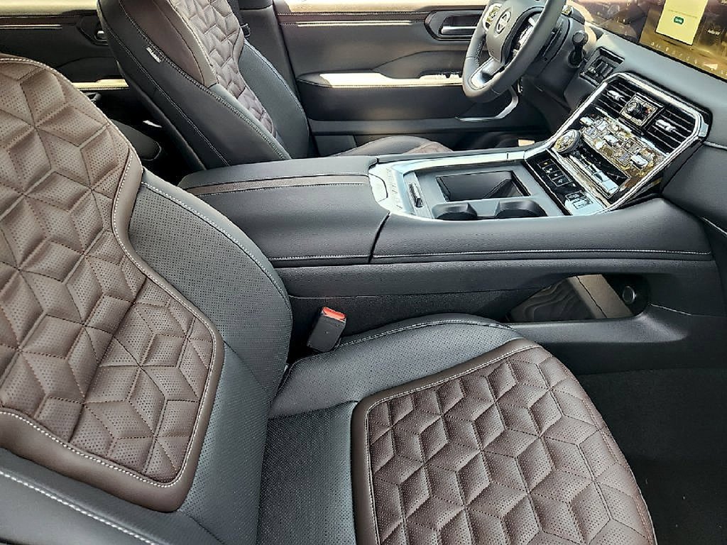 New 2026 Everest White TriCoat / Super Black Two-tone Nissan Platinum Reserve image 20