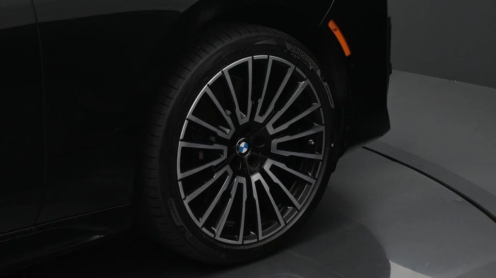 2025 BMW i7 50 - Photo 6