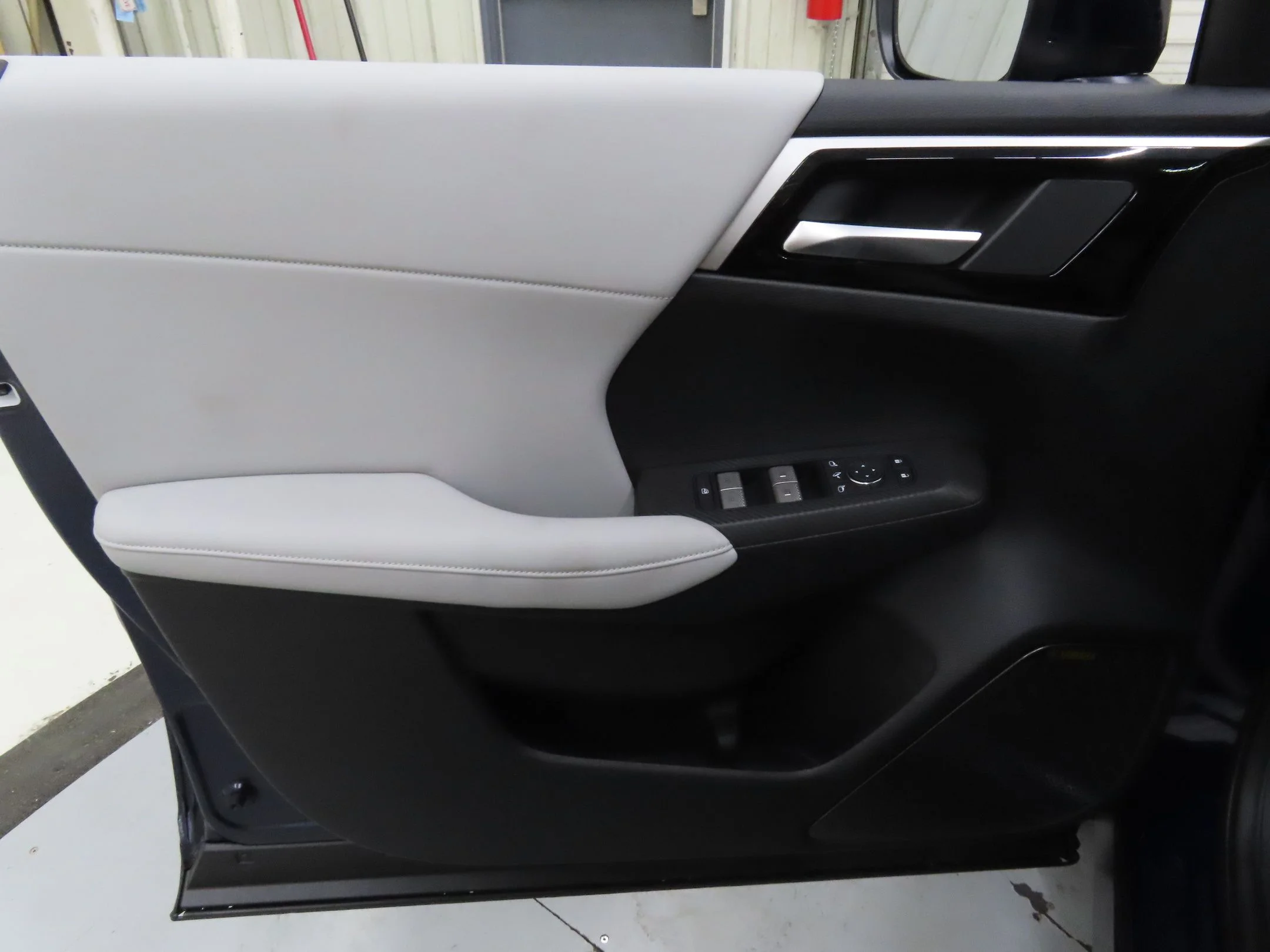 2025 Mitsubishi Outlander SE - Photo 10
