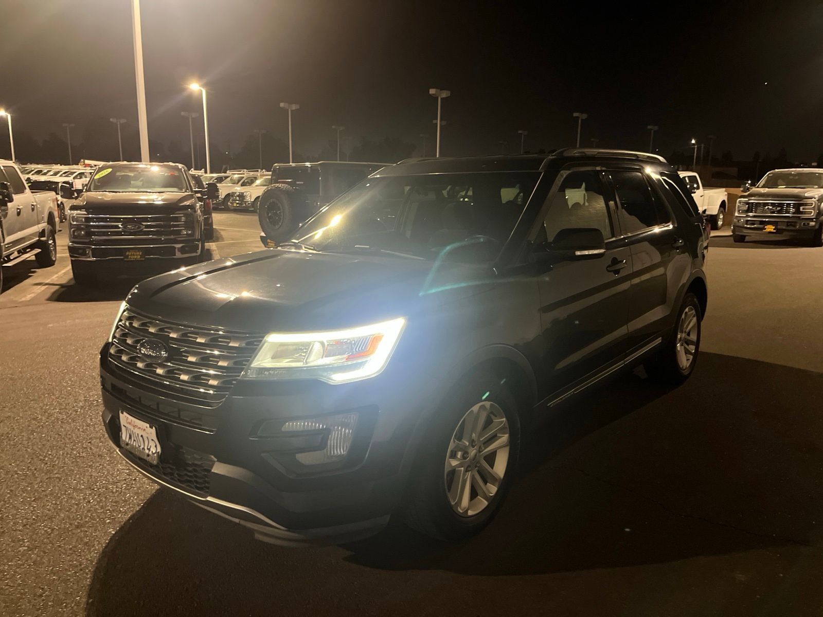 Used 2017  Ford XLT image 4