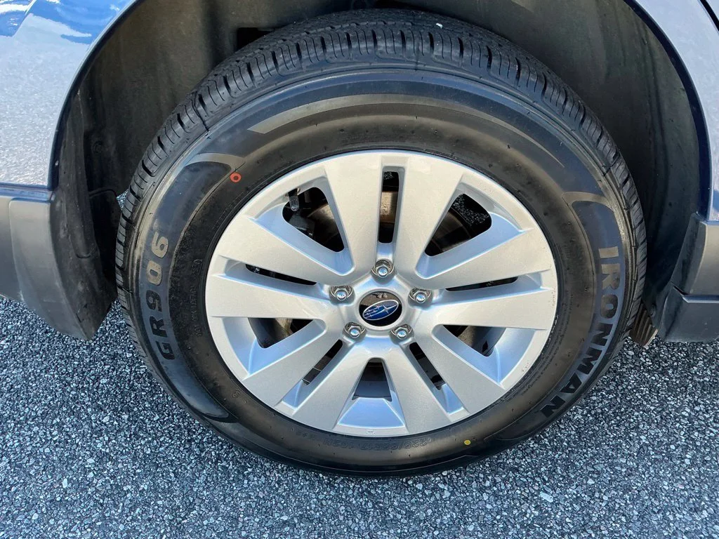 Used 2019 Blue Subaru 2.5i Premium image 14