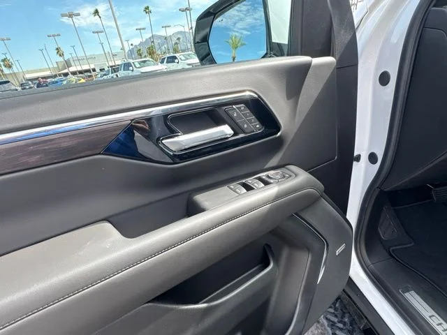 New 2026 White Chevrolet Z71 image 13