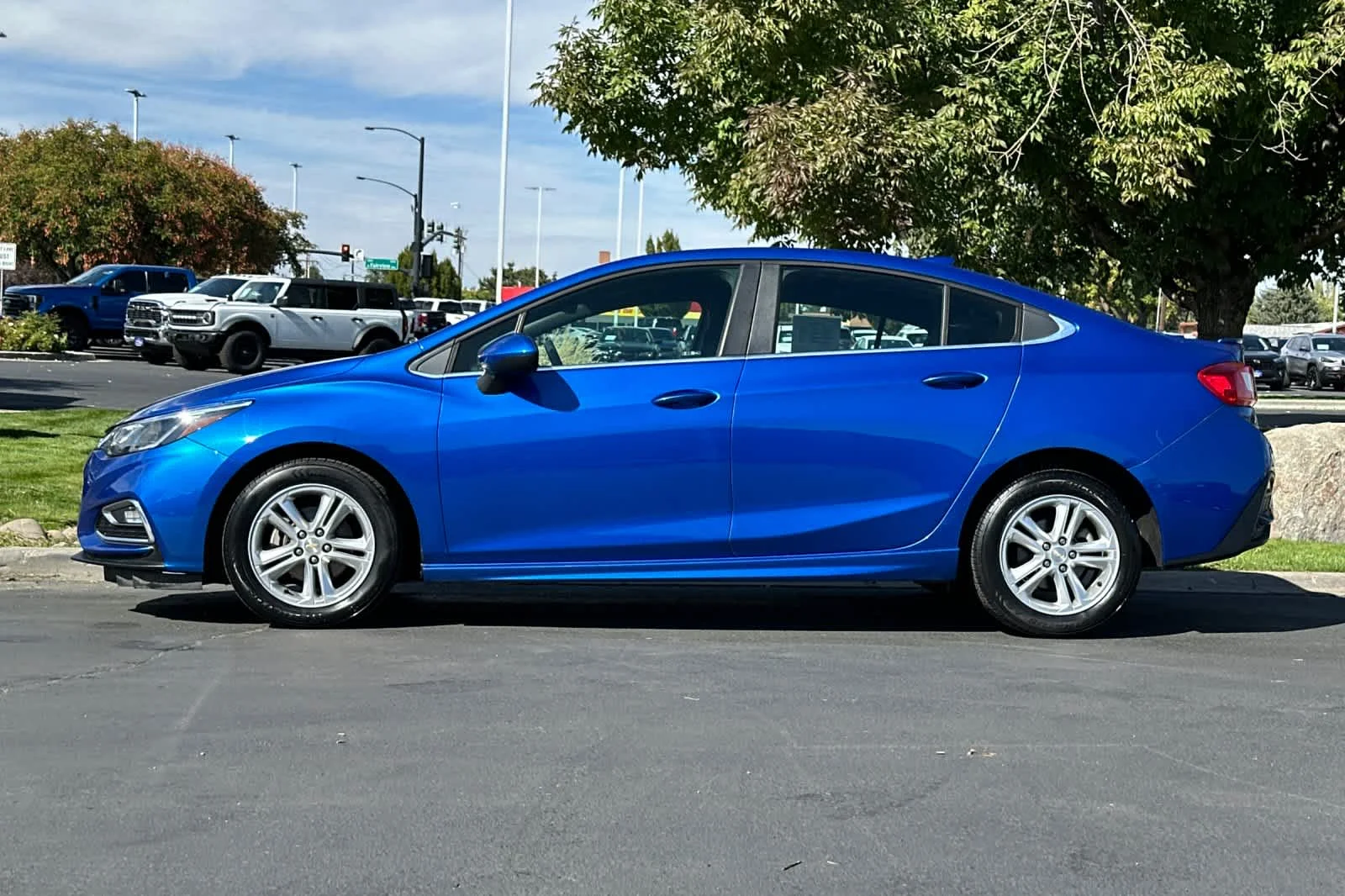 Used 2017 Kinetic Blue Metallic Chevrolet LT image 5