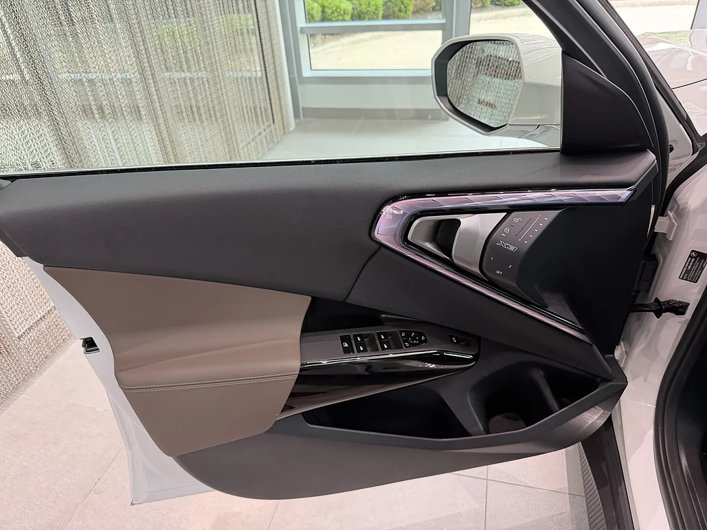 New 2026 Alpine White BMW 30 xDrive image 11