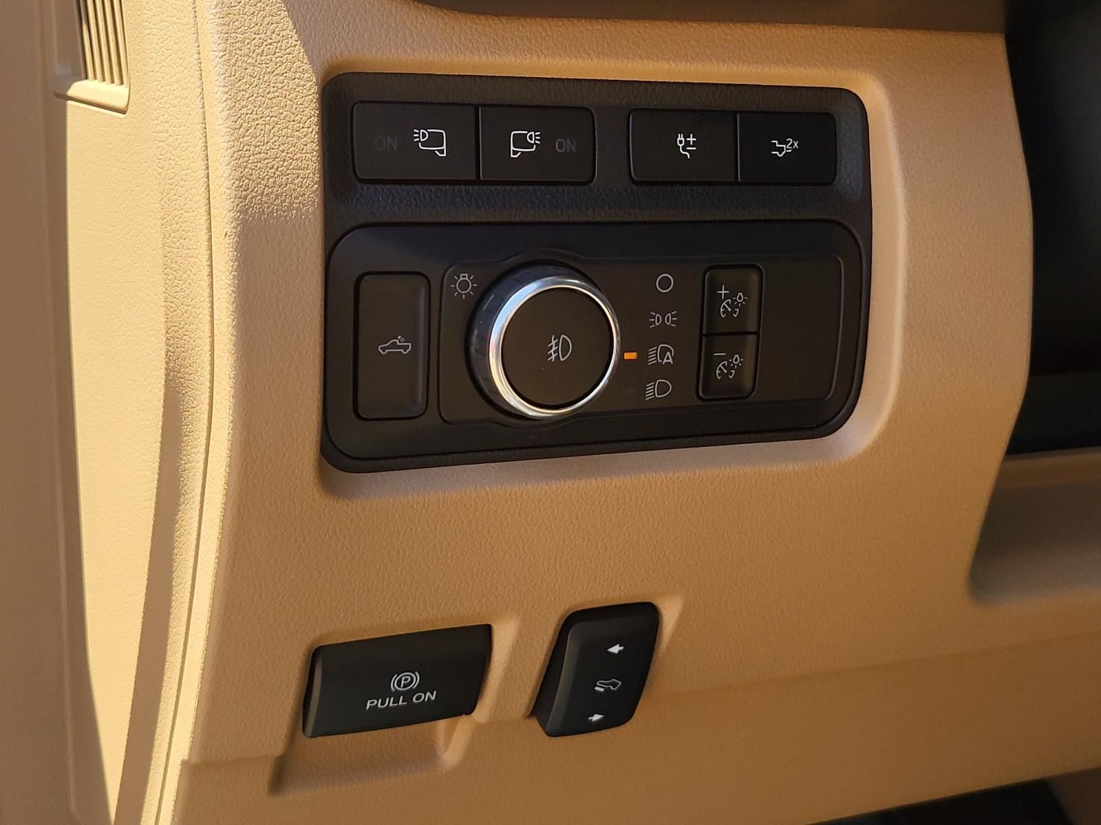 Used 2024 Oxford White Ford Lariat image 21