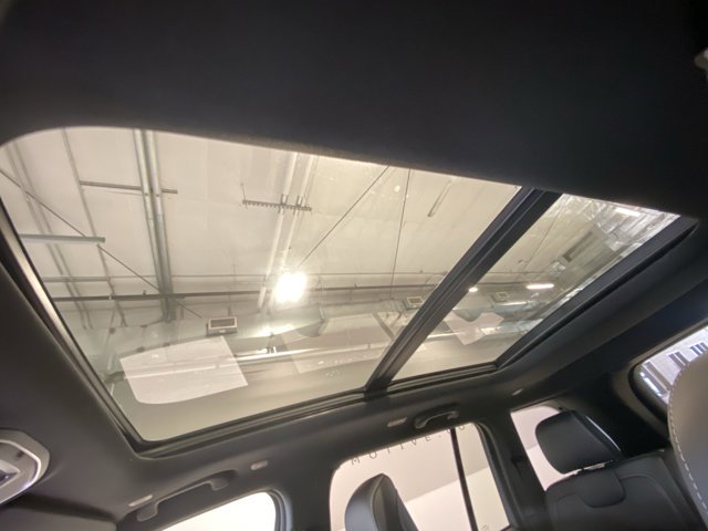New 2026 Baltic Gray Metallic Clear-Coat Exterior Paint Jeep Limited image 19