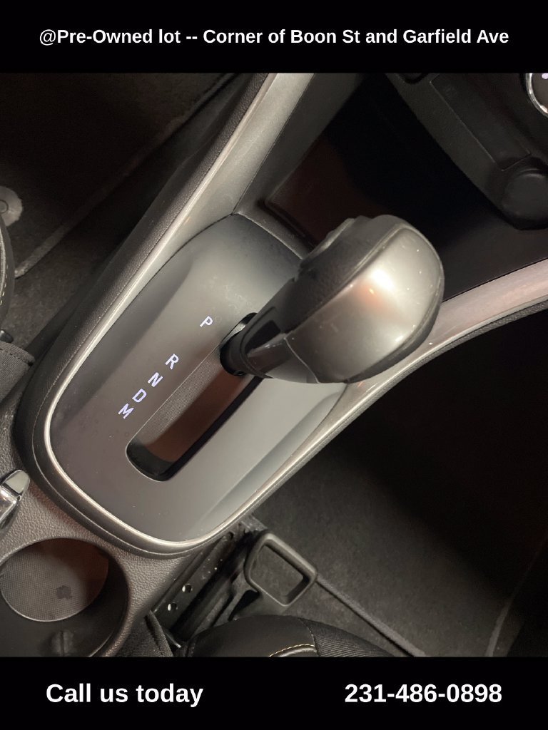 Used 2022 Summit White Chevrolet LT image 23