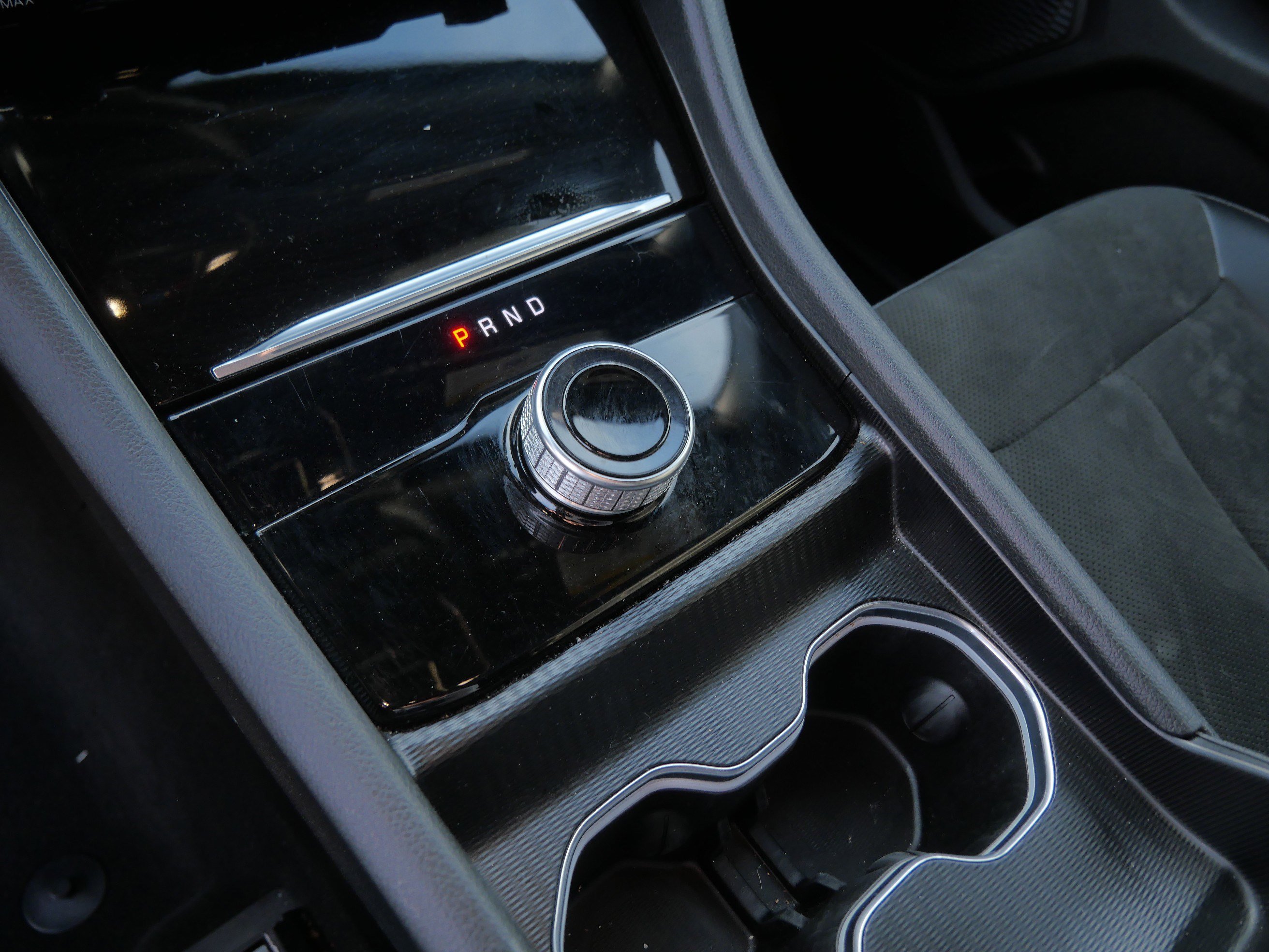 Used 2025 Diamond Black Crystal Pearlcoat Jeep Altitude image 24