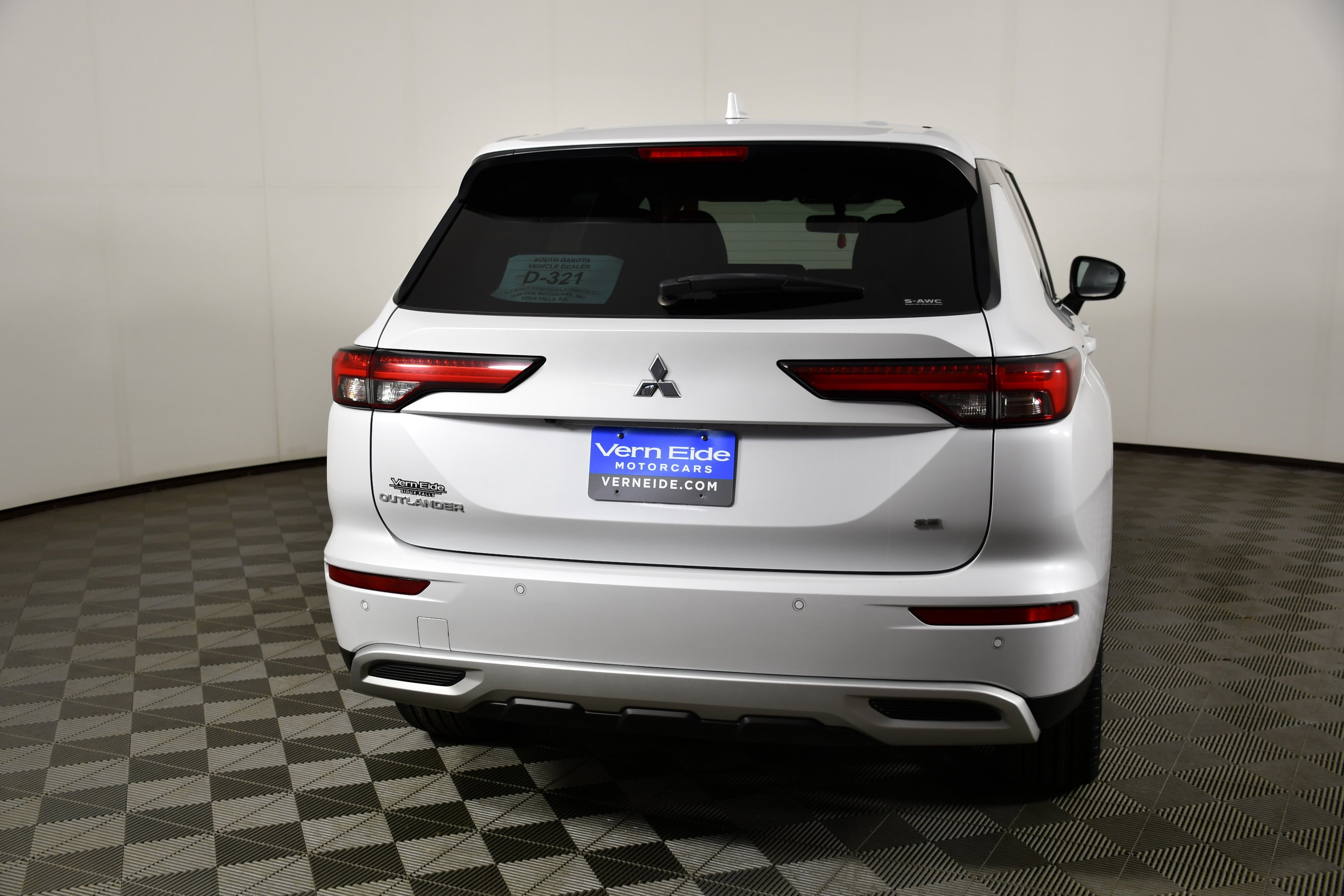 Certified Used 2022 White Diamond Mitsubishi SE image 7