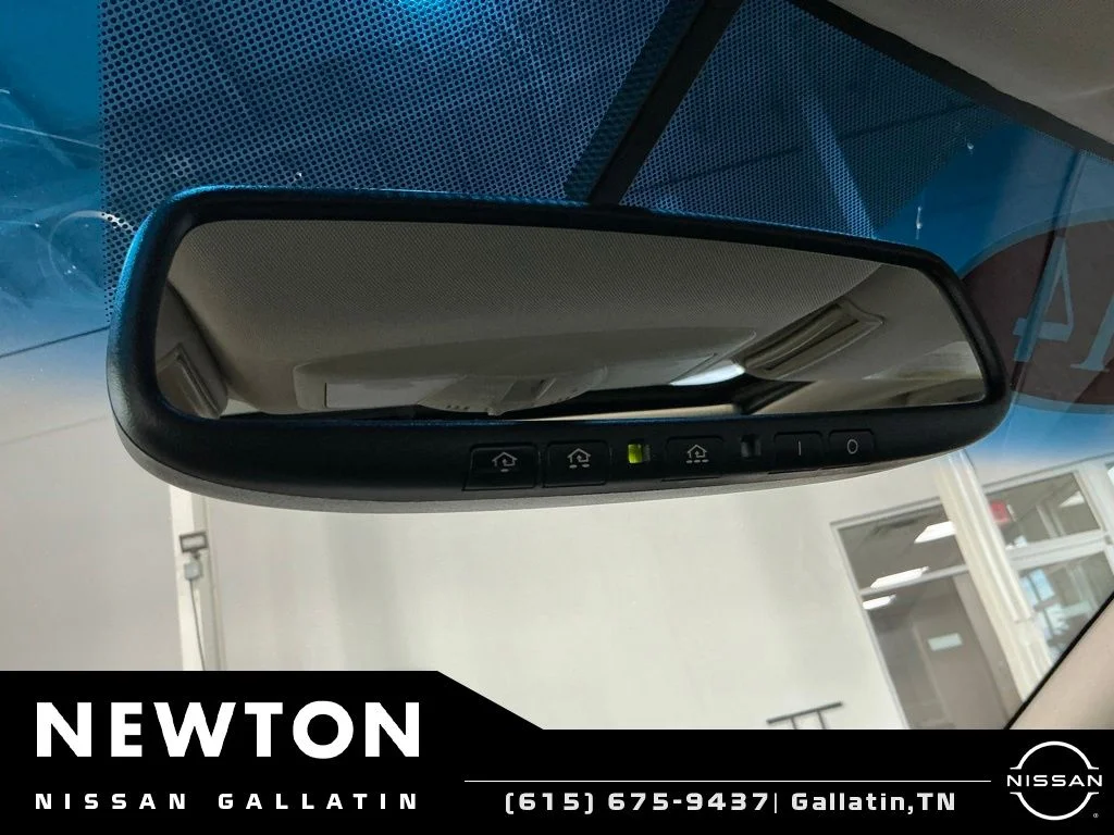Used 2014 Super Black Nissan 3.5 SV image 31