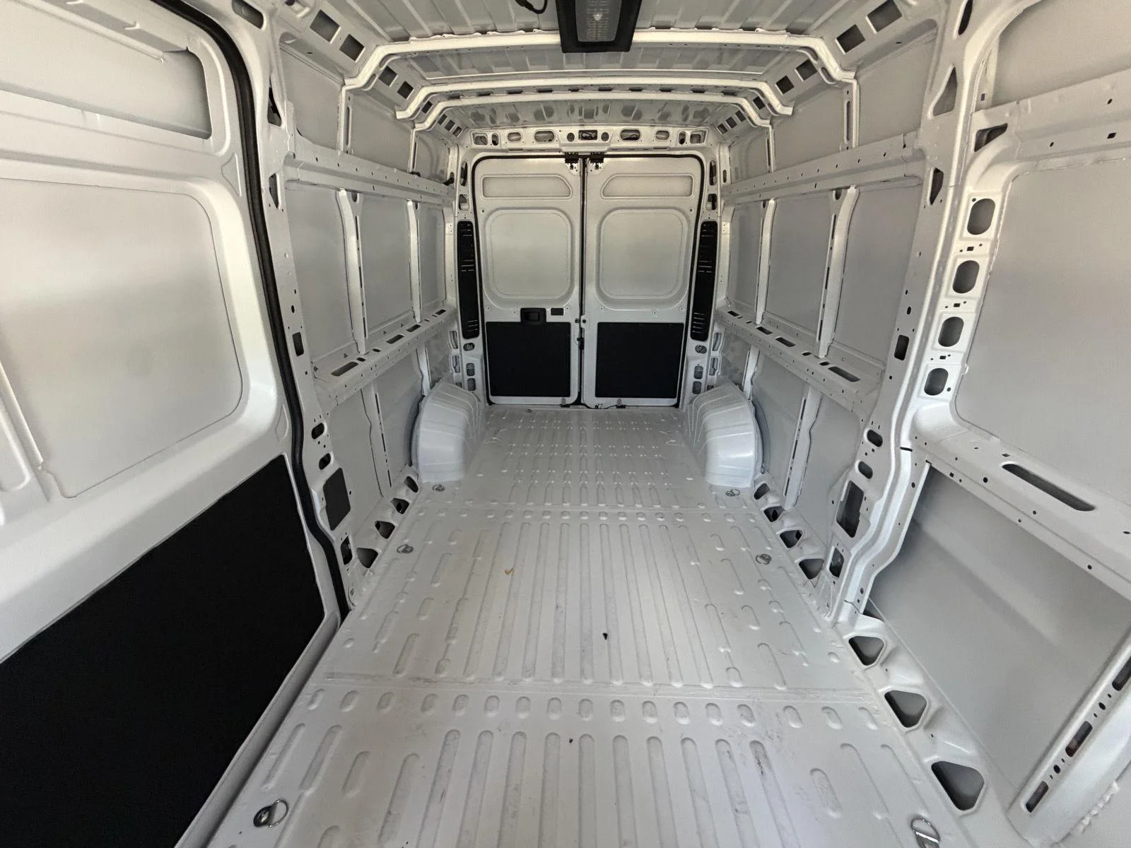 New 2026 Bright White Clear-Coat Exterior Paint RAM Tradesman image 22