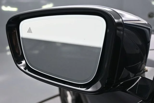Used 2021 Black BMW M550i xDrive image 4