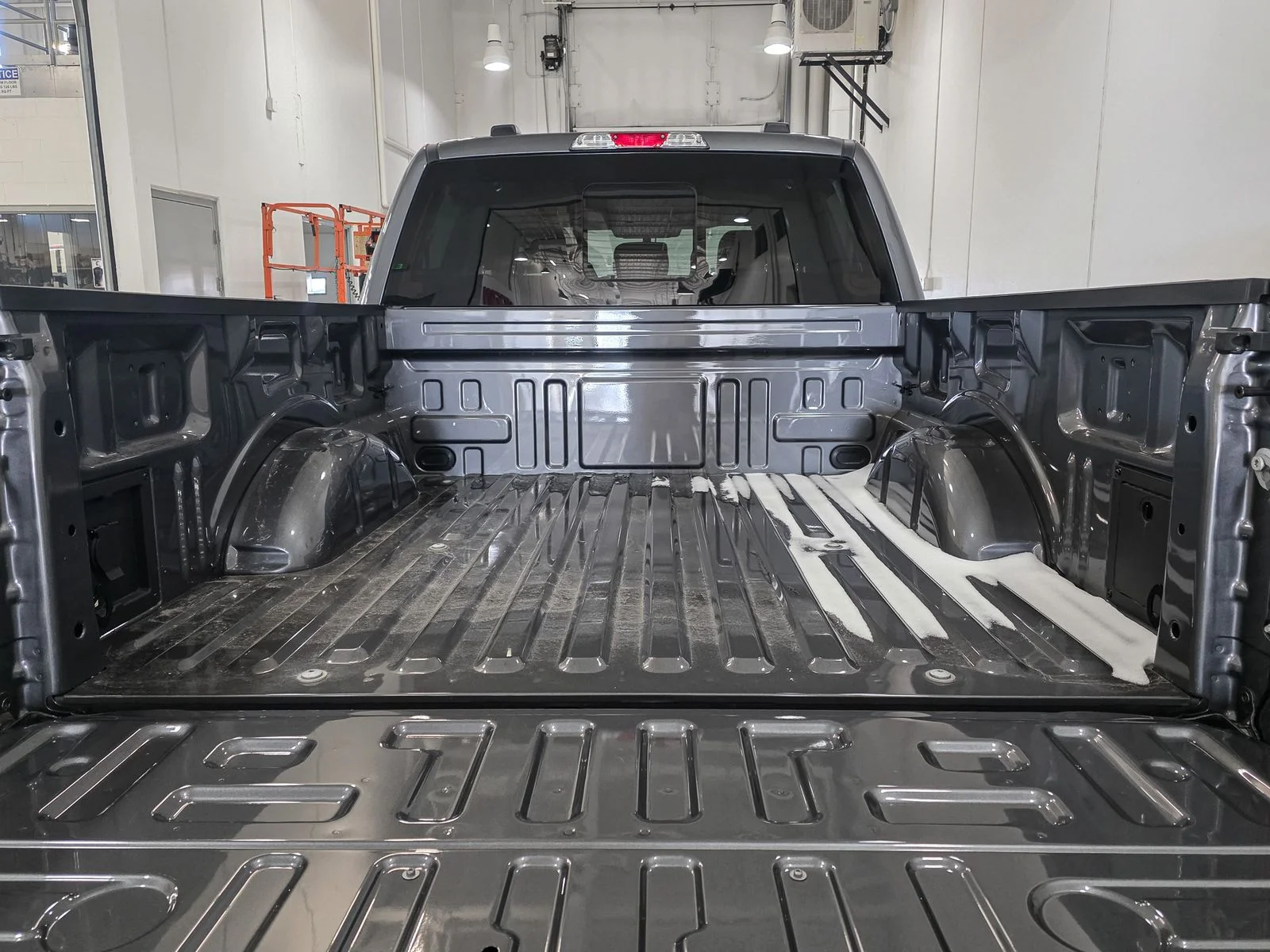 2025 Ford F-150 XLT - Photo 18