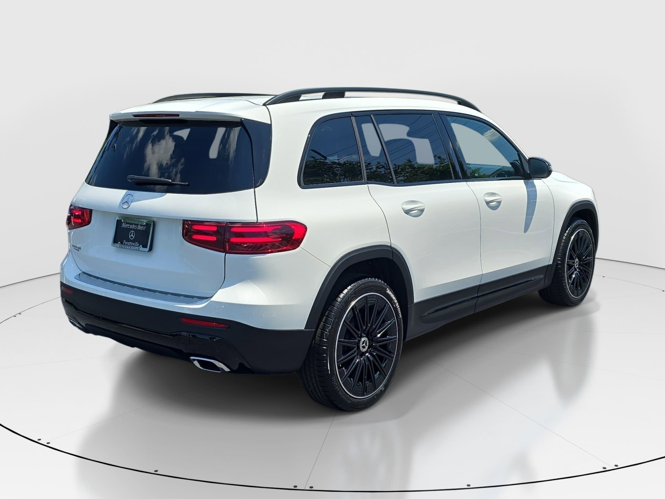 New 2026 Polar White Mercedes-Benz GLB250 image 5