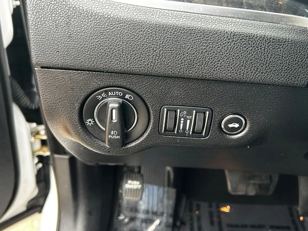 Used 2023 White Chrysler Touring image 48