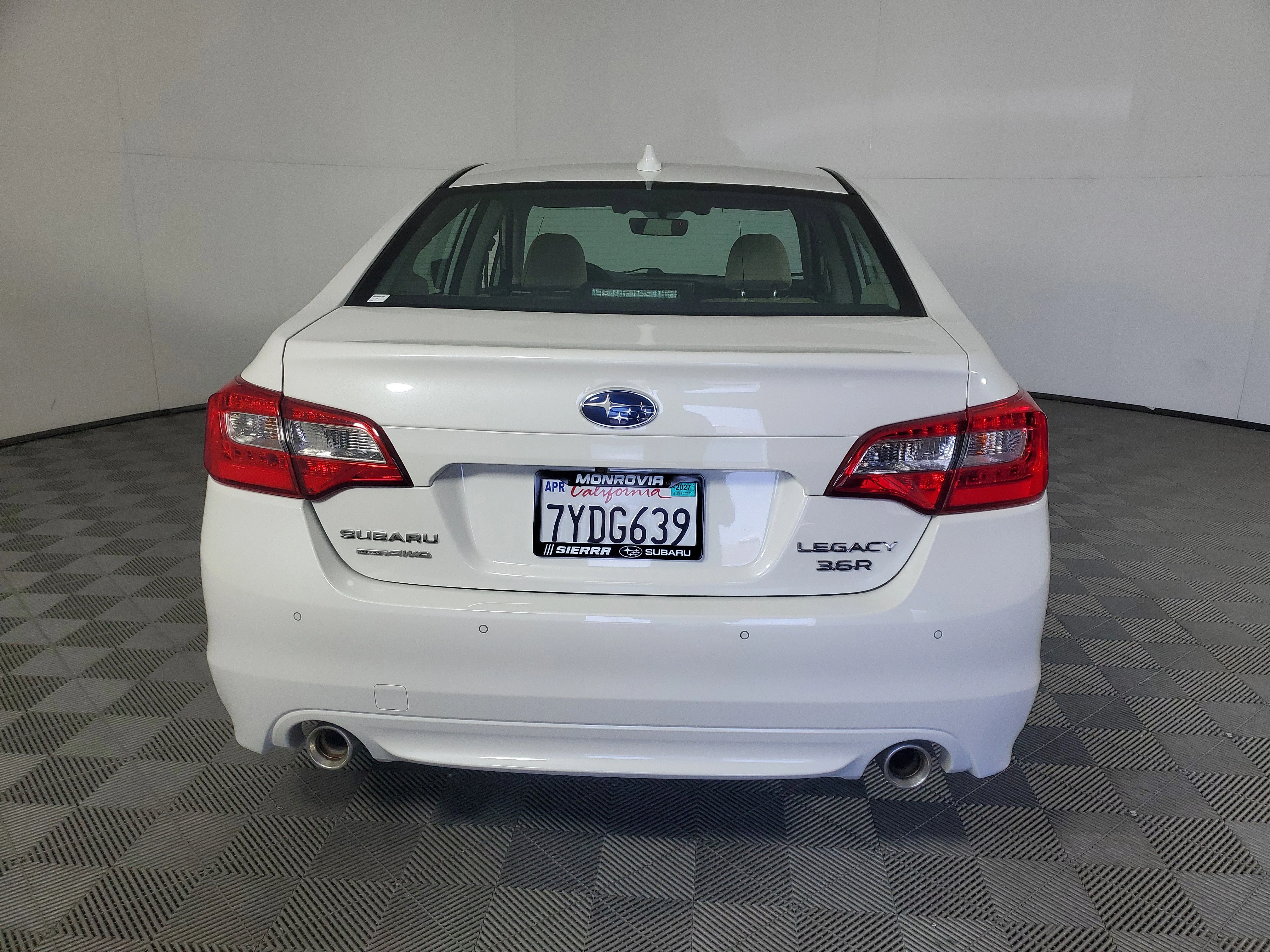 Used 2017 Crystal White Pearl Subaru Limited image 5