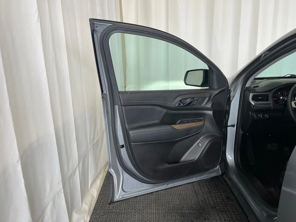 Used 2023 Silver GMC SLE image 17
