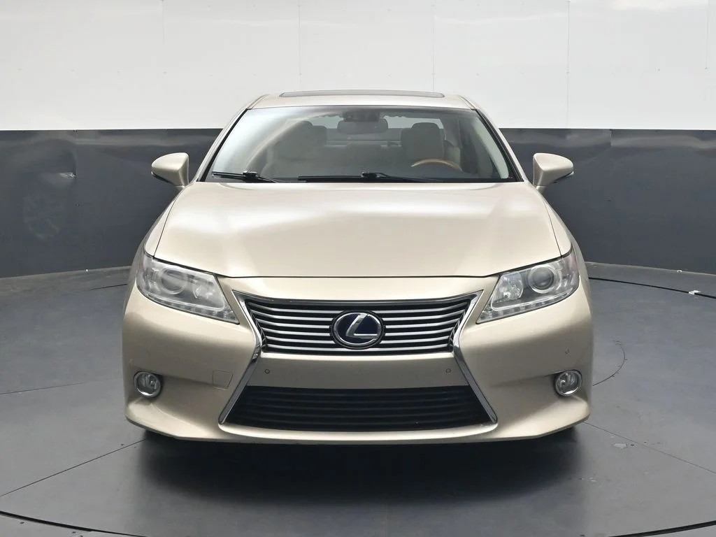 Used 2013 Beige Lexus 300h image 10