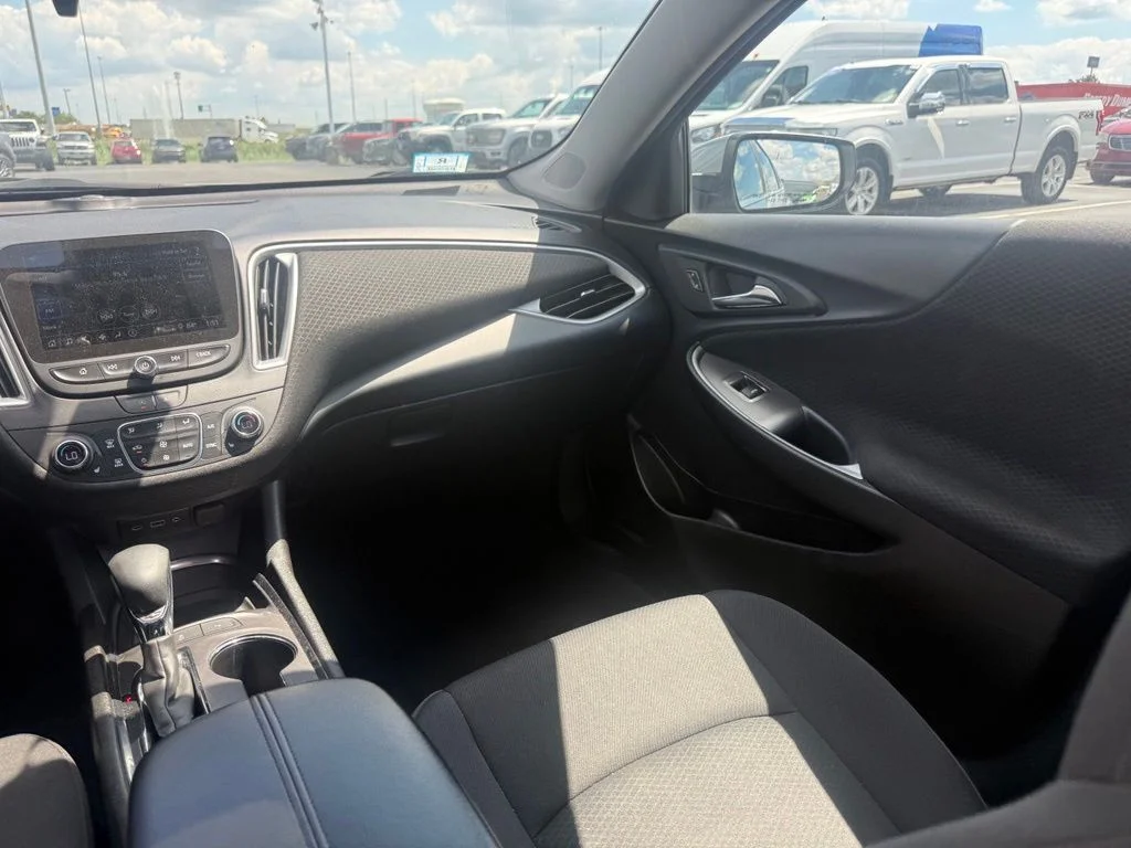 Used 2024 Gray Chevrolet LT image 40