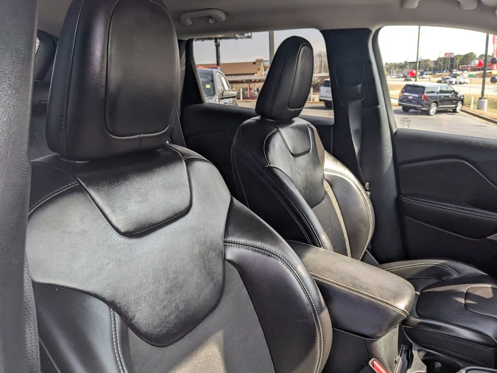 Used 2022 Bright White Clearcoat Jeep X image 25