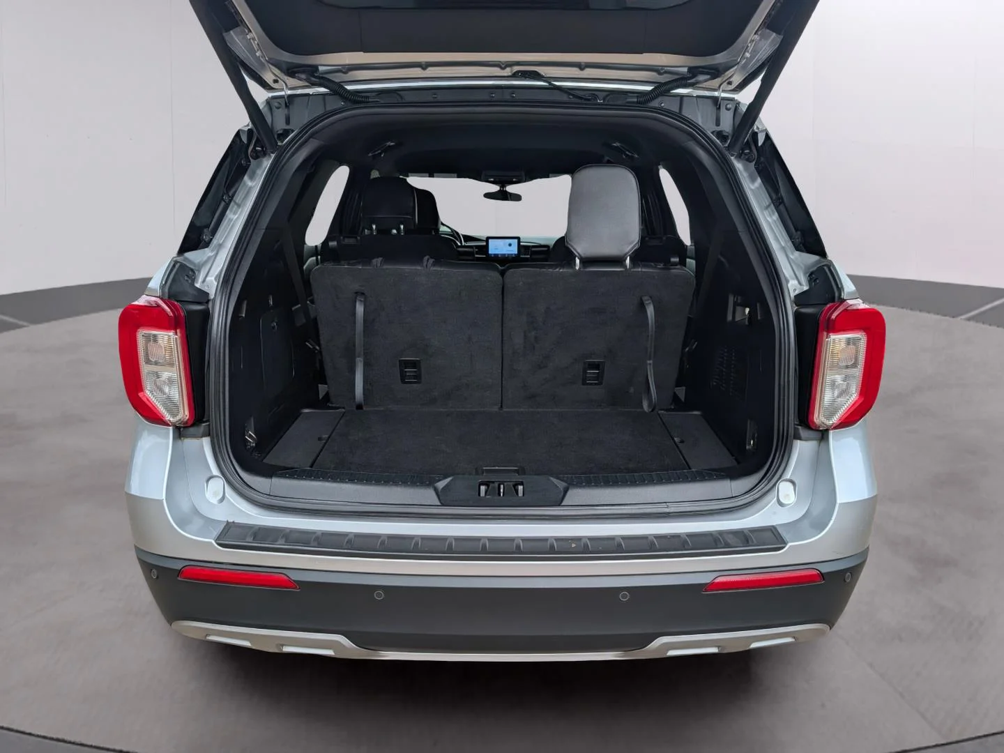 Used 2020 Iconic Silver Ford XLT image 17