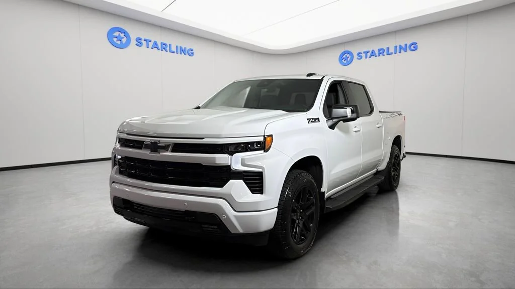 Used 2025 Summit White Chevrolet RST image 16