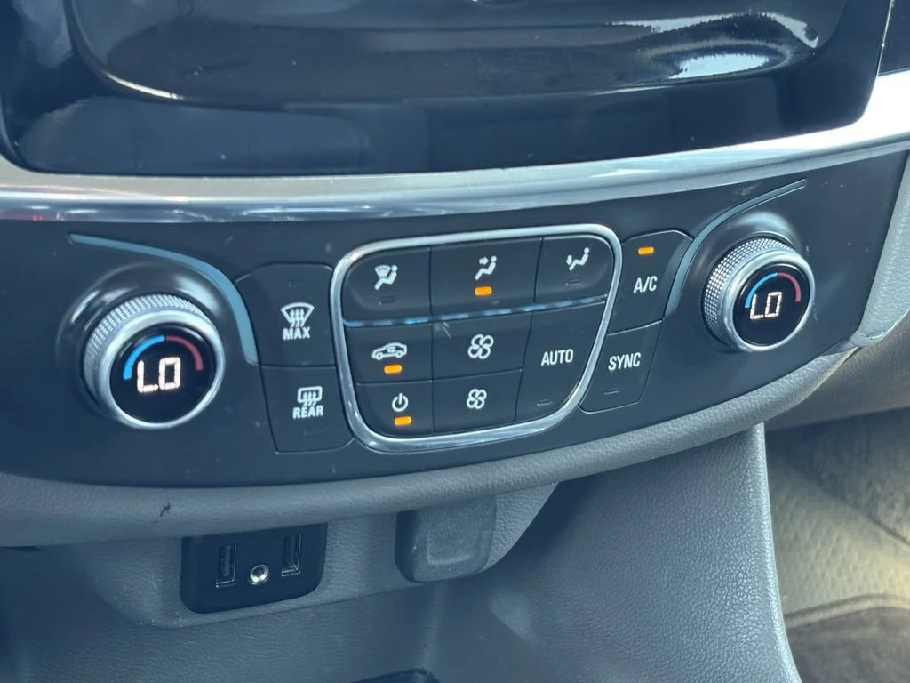 Used 2021 SUMMIT WHITE Chevrolet LT Cloth image 26