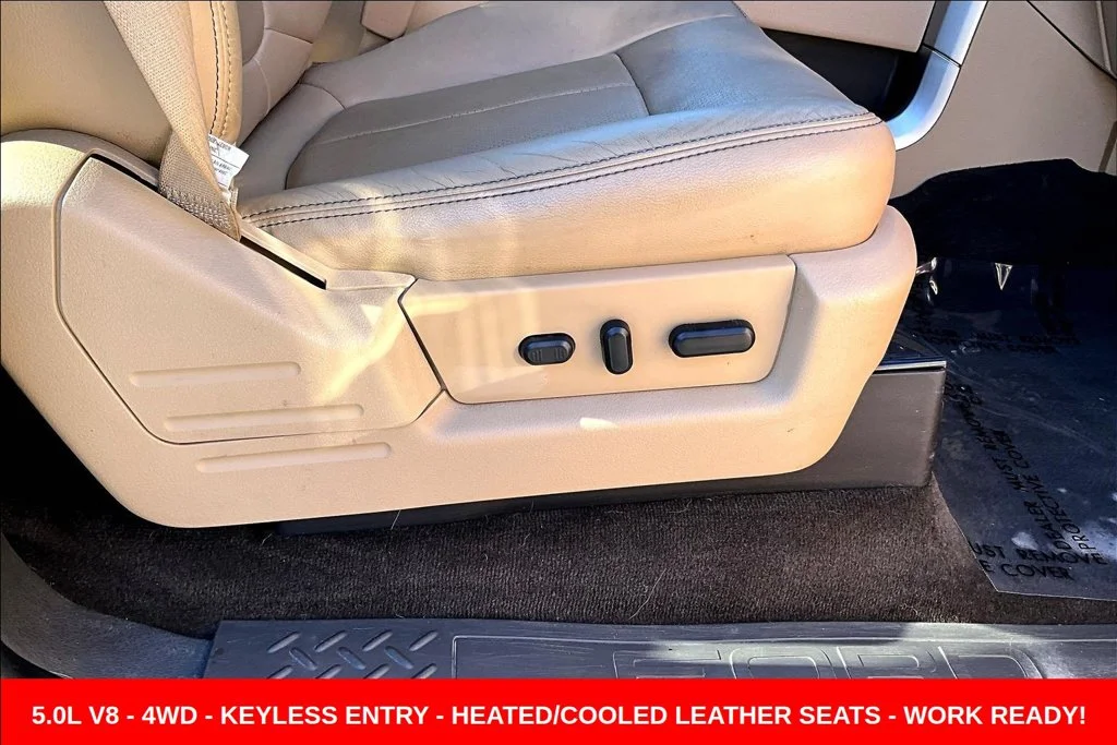 Used 2013  Ford Lariat image 35