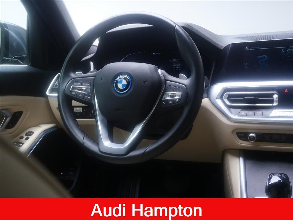 2022 BMW 3 Series 330e - Photo 24
