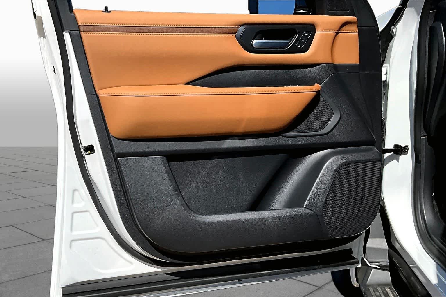 New 2026 Aspen White TriCoat Nissan SL image 16