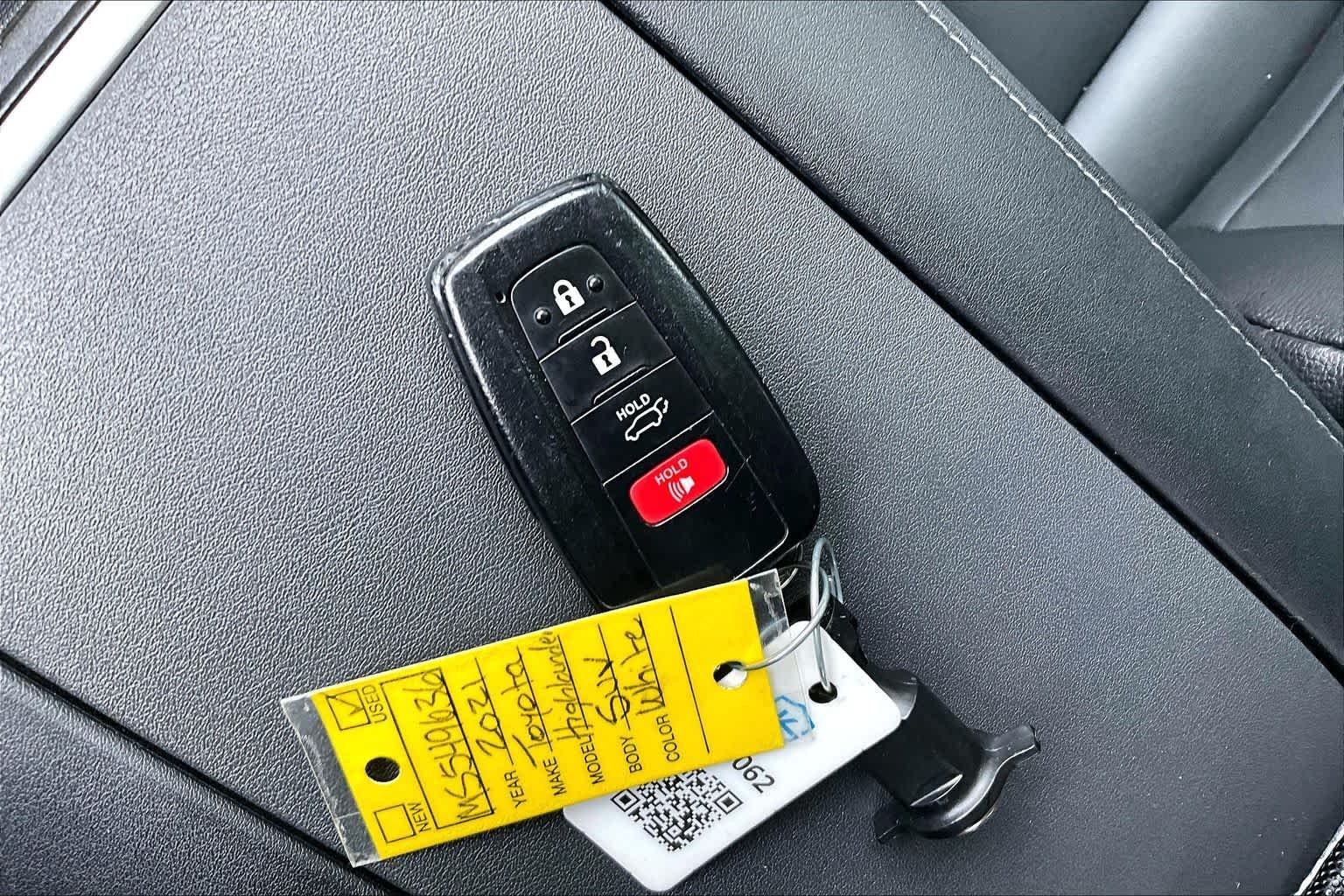 Used 2021 Blizzard Pearl Toyota XLE image 15