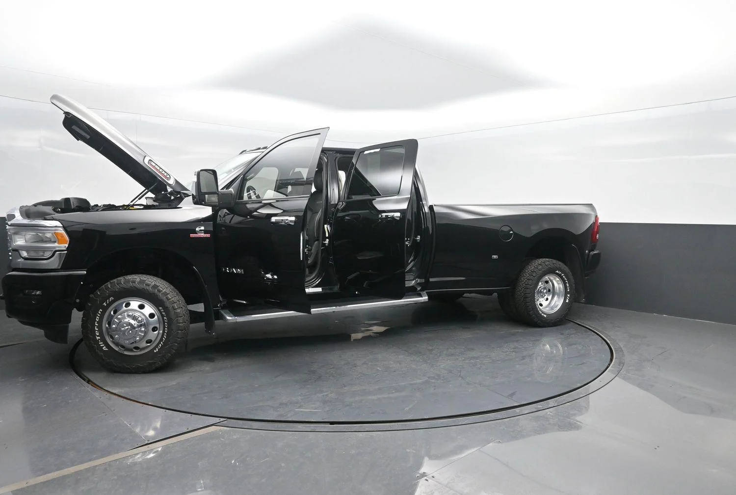 Used 2024 Diamond Black Crystal Pearlcoat Ram Laramie image 53