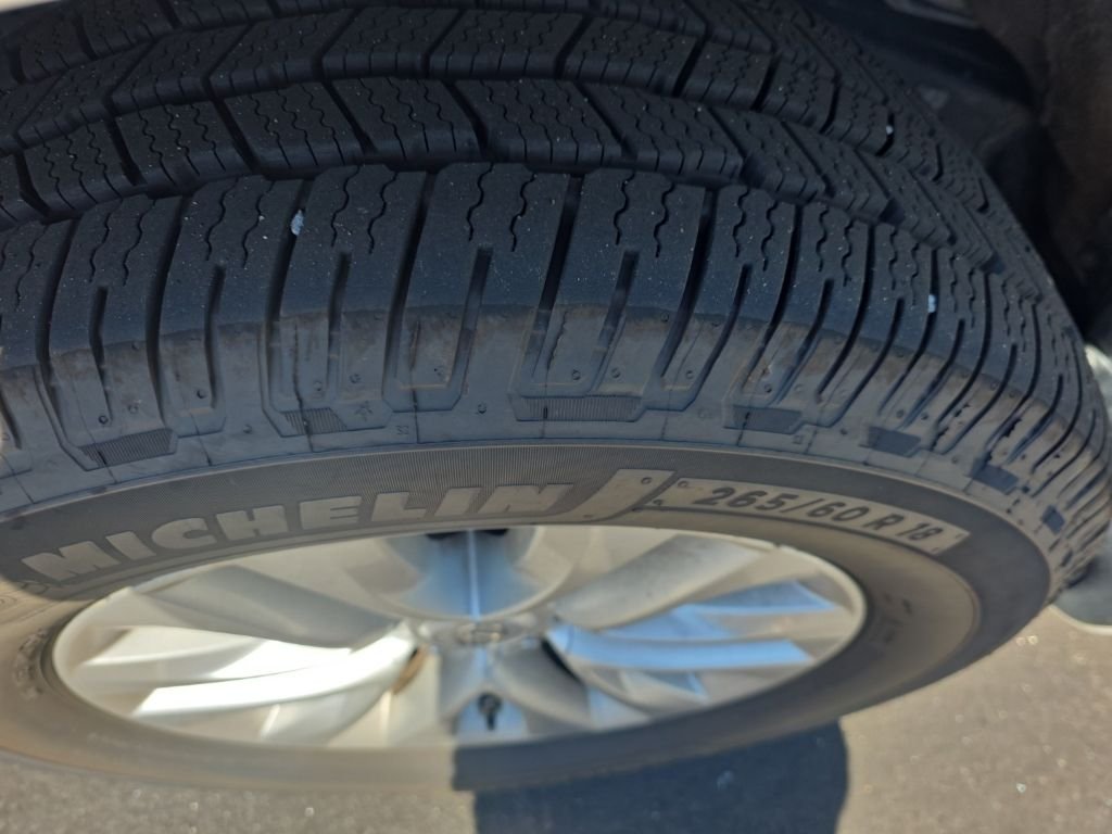 Used 2017  Lexus 460 image 2